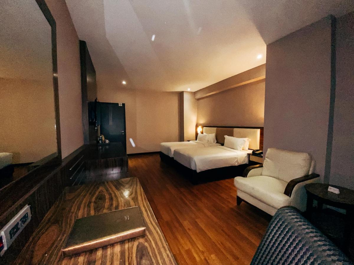 Vouk Hotel Suites, Penang George Town Exterior foto