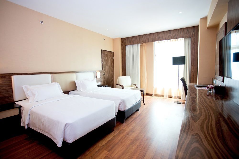 Vouk Hotel Suites, Penang George Town Exterior foto